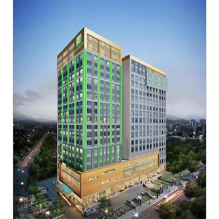 Holiday Inn Ulaanbaatar By Ihg Exterior photo