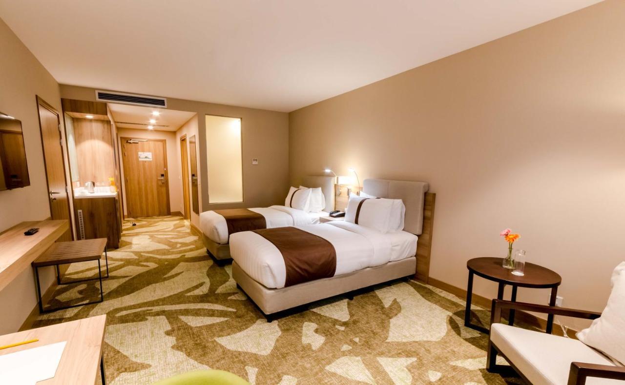 Holiday Inn Ulaanbaatar By Ihg Exterior photo